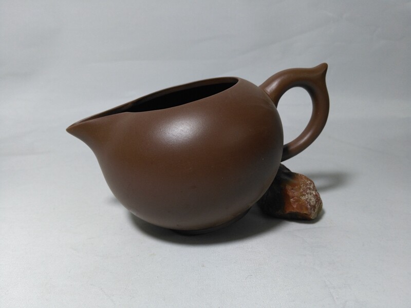 宜兴紫砂一厂老库存 225cc紫泥飞把公道杯奶杯滤茶功夫茶具分茶器