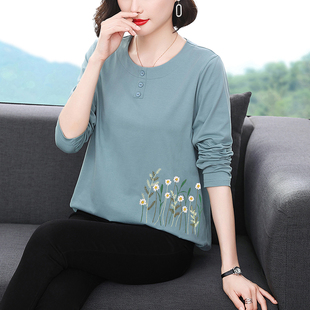 妈妈长袖圆领T恤纯色2026新款中老年大码宽松遮肚子套头绣花上衣