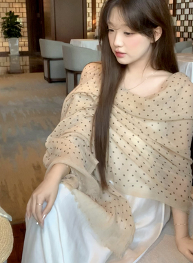 吴皮皮 薄款羊毛丝巾春夏防晒披肩新疆沙漠旅游穿搭披肩系脖围巾