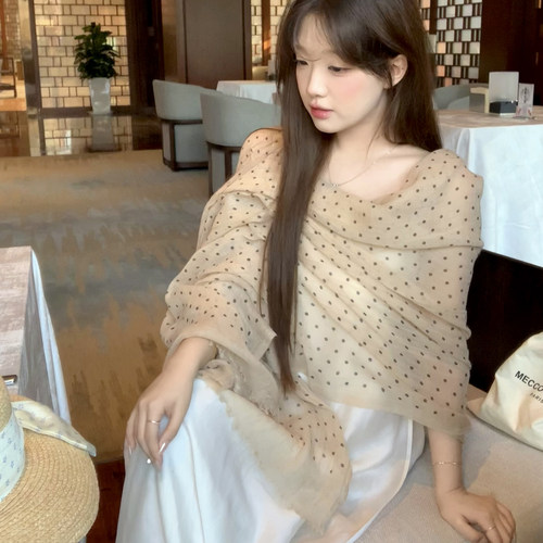 吴皮皮 薄款羊毛丝巾春夏防晒披肩新疆沙漠旅游穿搭披肩系脖围巾