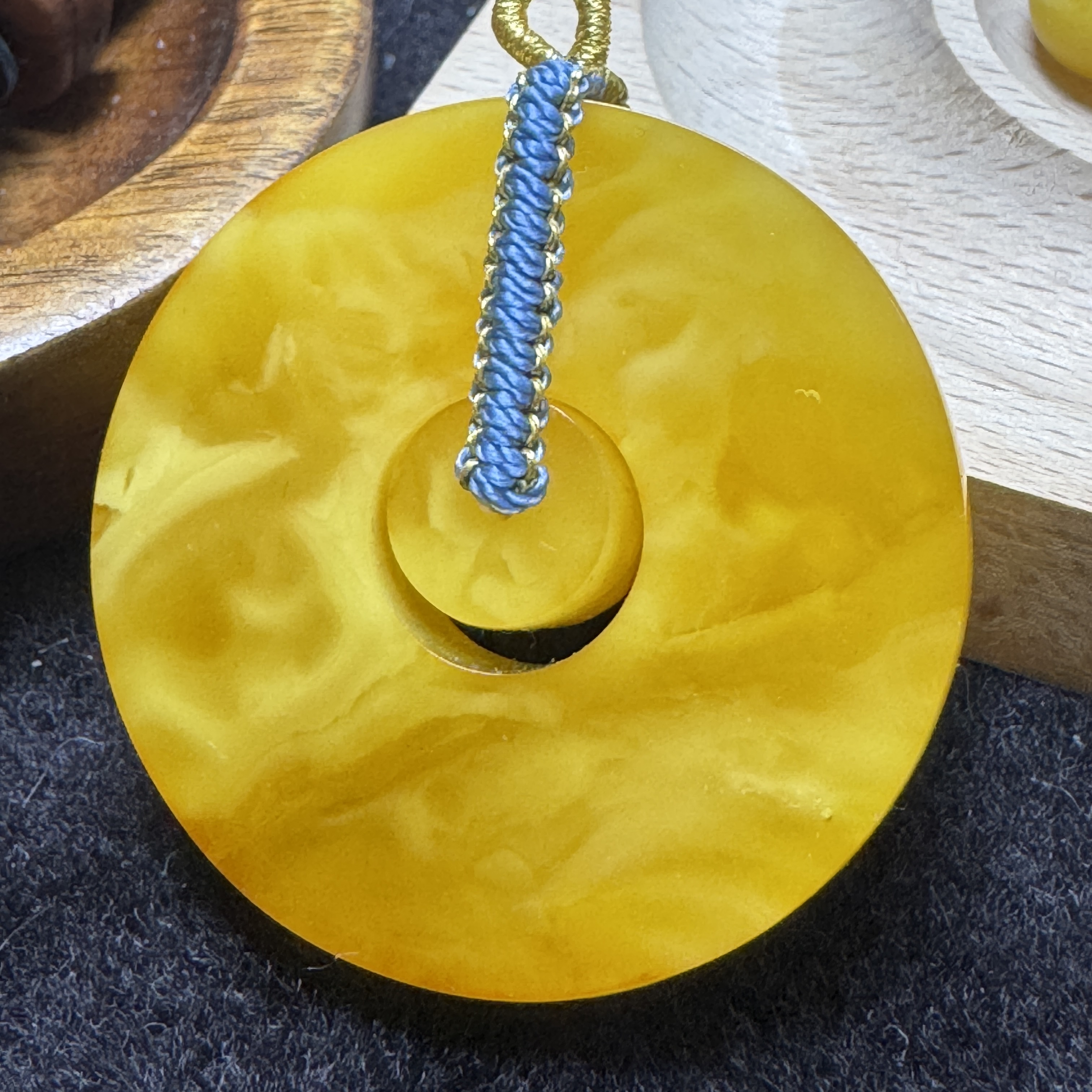 精品金白妖花蜜蜡公主扣吊坠 芬达色胶皮