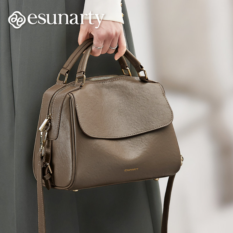 真皮波士顿包女2026新款高级牛皮手提斜挎包大容量百搭通勤枕头包