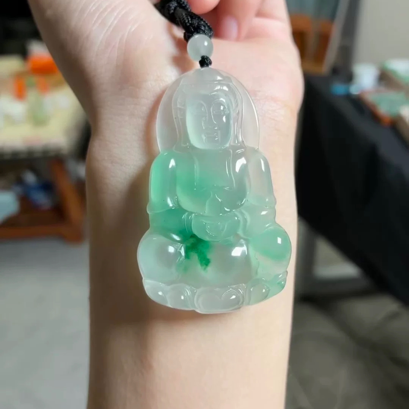天然非州翠观音吊坠冰种飘绿花挂件男款抱瓶观音佛吊坠