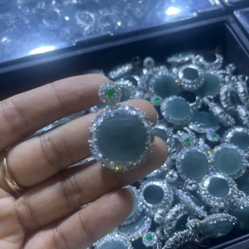 天然翡翠天空蓝圆牌吊坠玉石挂件项链送女友礼物有证书礼盒