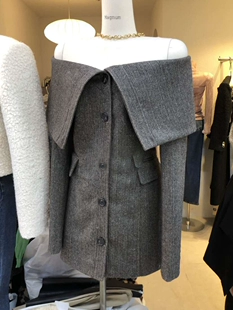 时髦洋气一字肩大翻领单排扣西装 韩国东大门2023春季 新款 连衣裙女