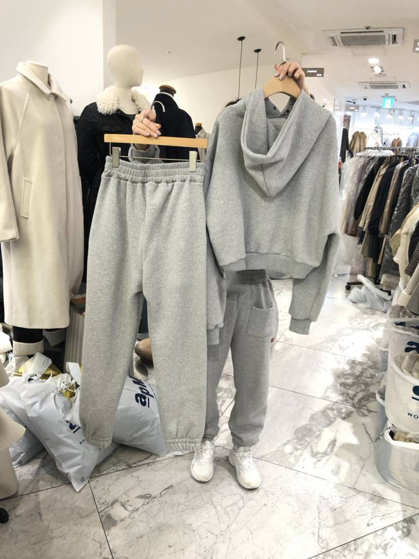 한국 동대문 2024 가을 겨울 여성 스포츠 스타일 디지털 벨벳 후드 티셔츠 캐주얼 트레이닝 복 투피스 슈트