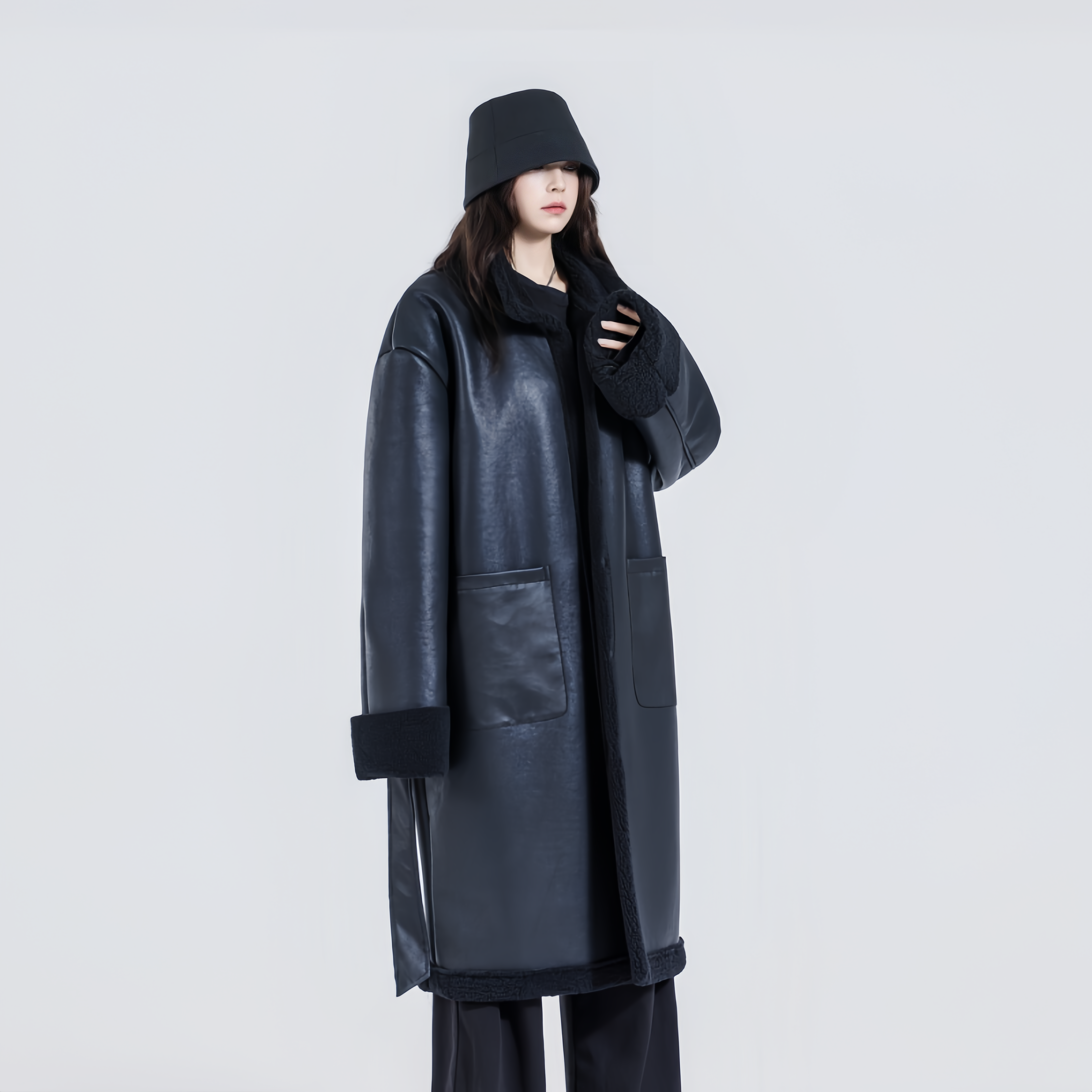 黑色长款过膝皮毛一体风衣