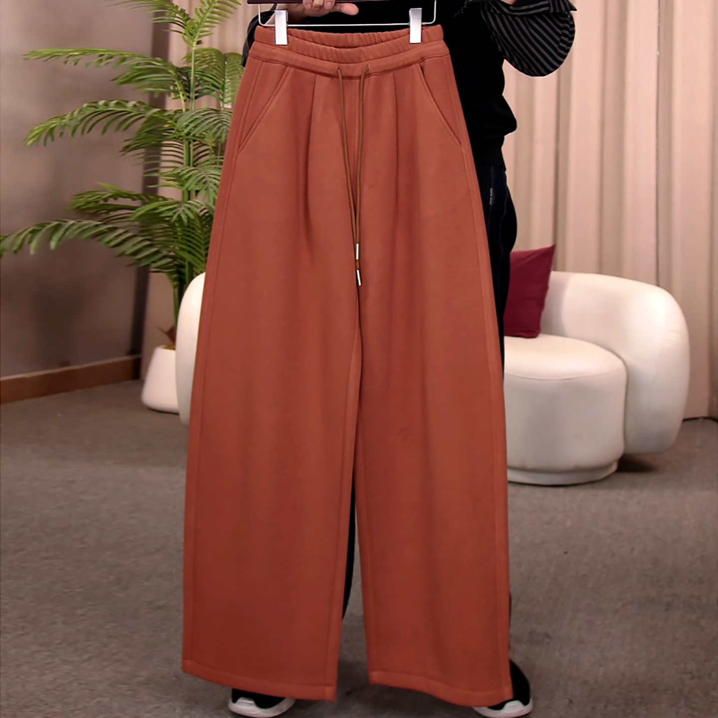 简约软糯亲肤加绒保暖弯刀卫裤