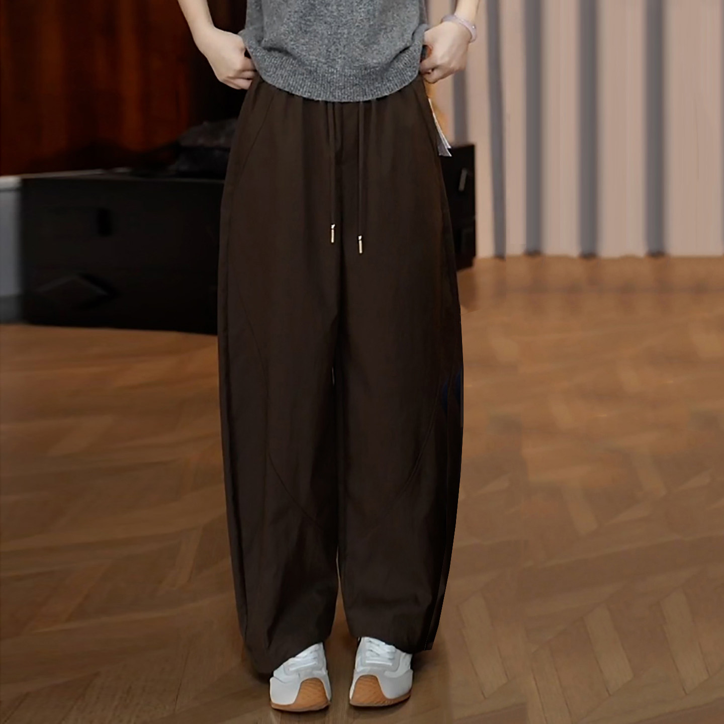 Ader慵懒松弛感阔腿弯刀裤女2026春季新款时尚简约百搭显瘦休闲裤,女装/女士精品,大码裤装,淘宝优惠券,粉丝福利购,淘宝优惠卷