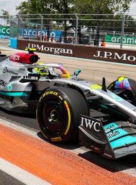 MINICHAMPS 1:43 MERCEDES-AMG PETRONAS F1树脂汽车模型 收藏品