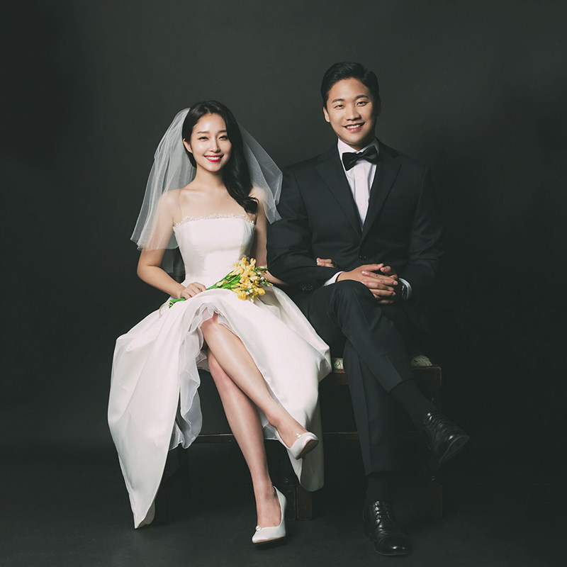 领证抹胸蕾丝缎面轻婚纱
