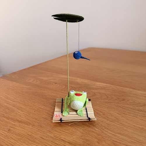 日本龙虎作青蛙竹筏桌面摆件