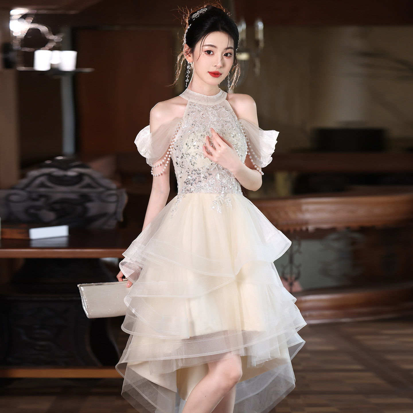 香槟色挂脖晚礼服女轻奢小众网纱图片
