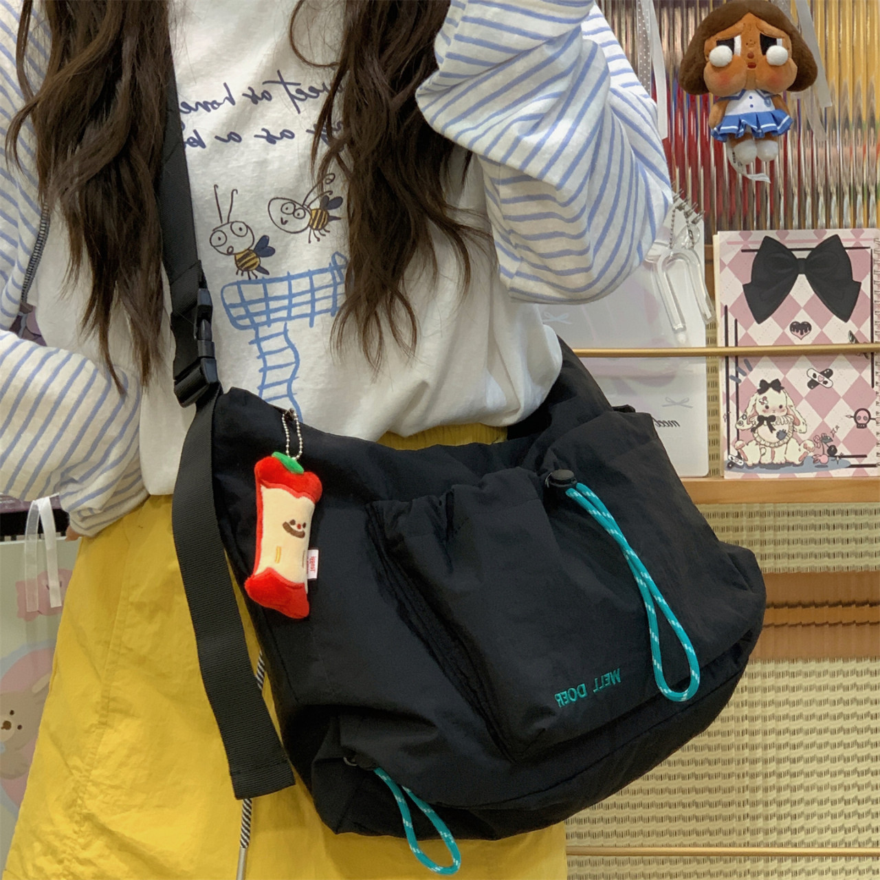 日系ins布面斜挎包女大容量轻便休闲单肩包学生通勤运动饺子包