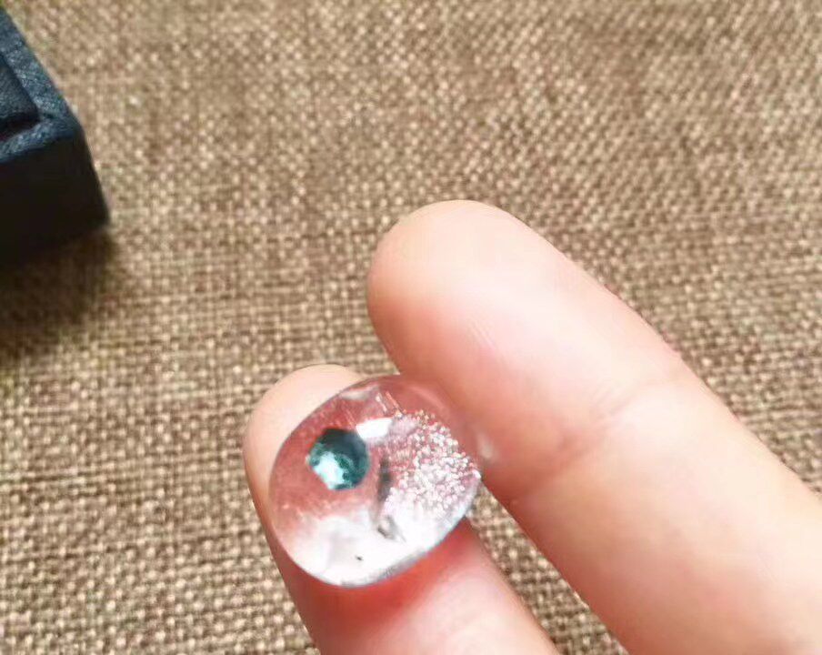 天然水晶含全包蓝色矿石和白色方解石负晶共生裸石蛋面戒面