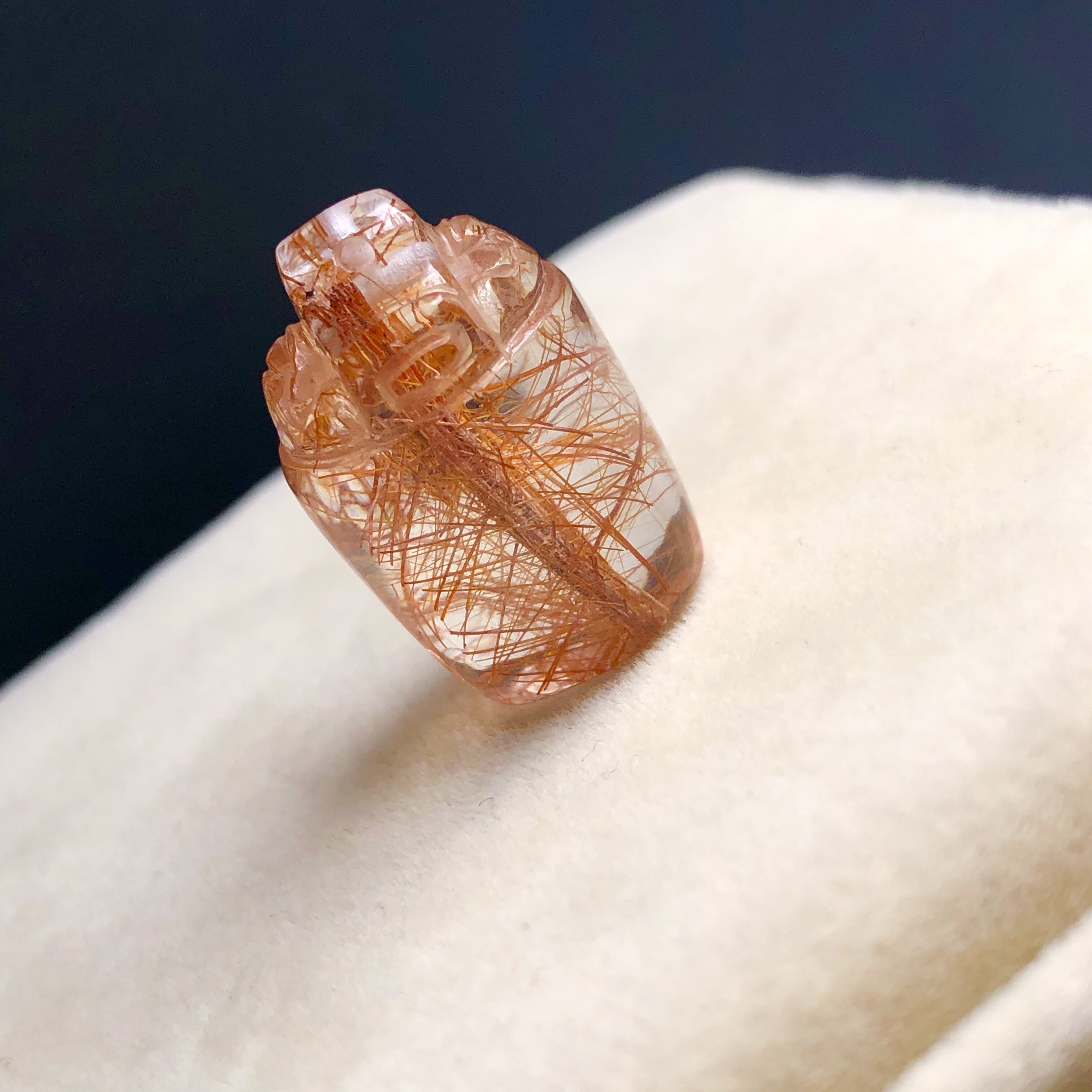 天然红铜发晶雕刻吊坠 一桶金