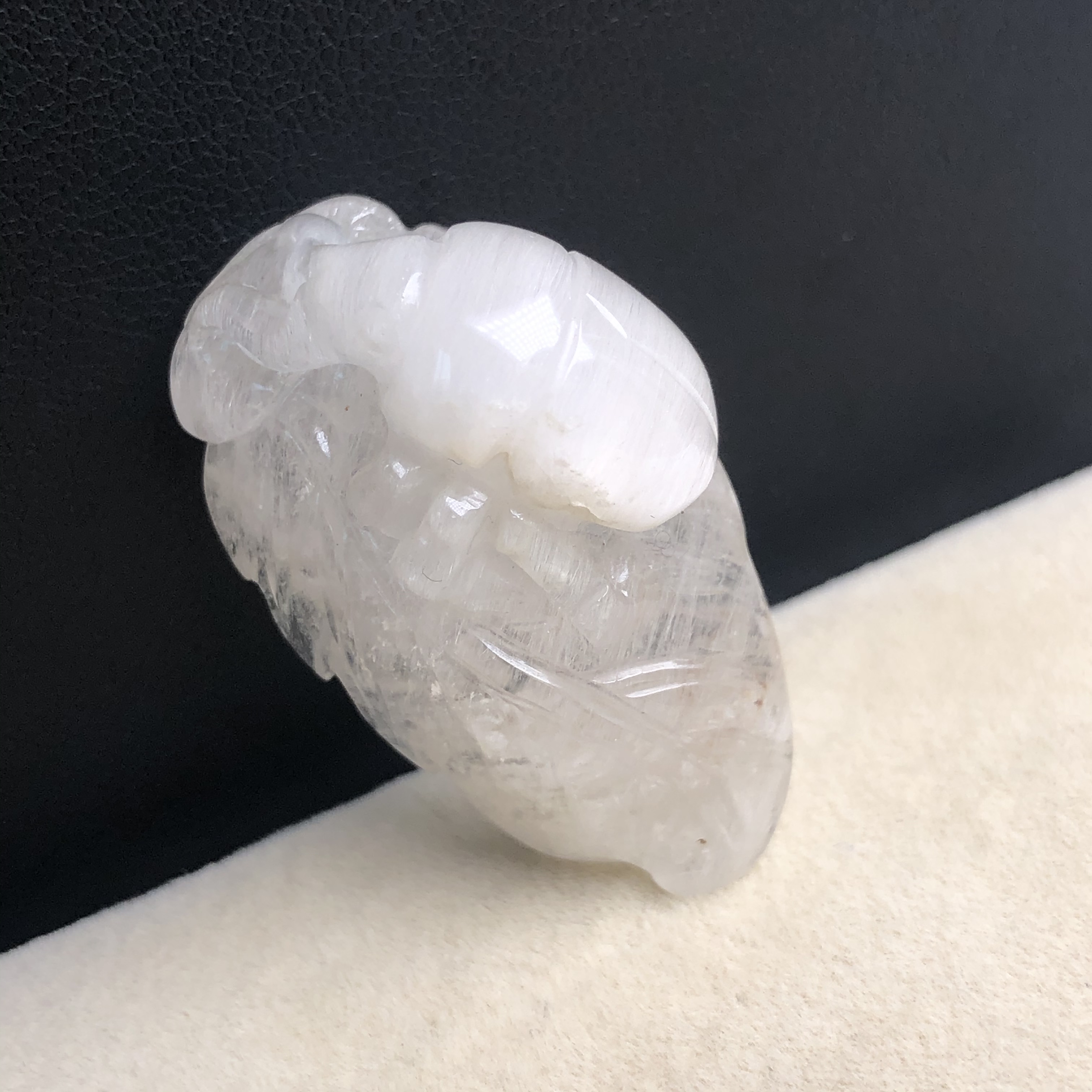 老矿料手工雕刻天然白刚丝白发晶雕刻甲壳虫吊坠