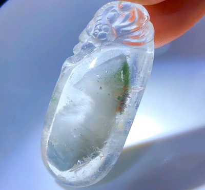 天然绿幽灵共生立体晶中石金字塔水晶雕刻吊坠福在眼前