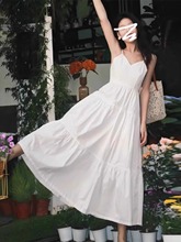 法式白色v领吊带连衣裙子女春夏2024新款收腰设计感小众气质长裙