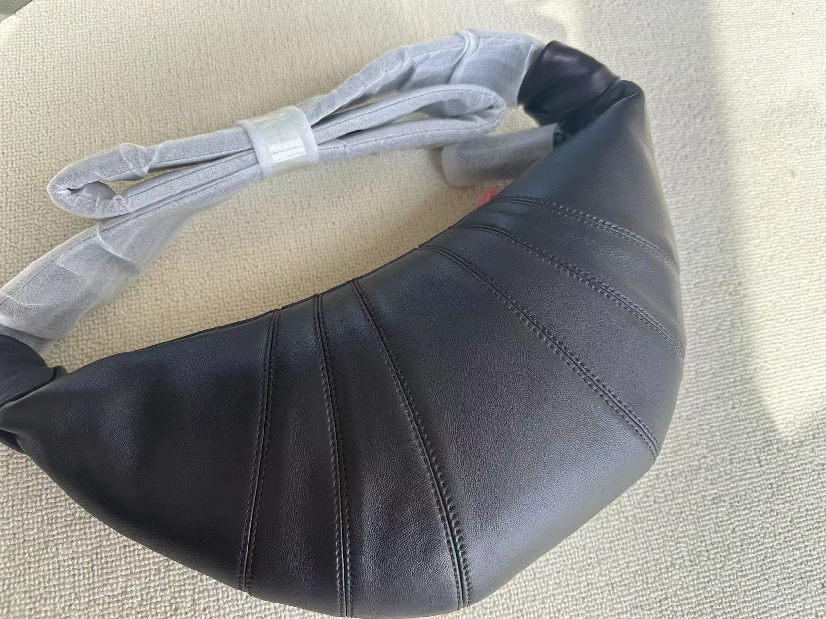 老客人懂零差评小号与中号法国羊皮牛角包可颂包饺子包斜挎包