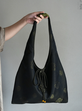 慢蓝绿色真丝瑞彩团云48x 42 x 30 Cm