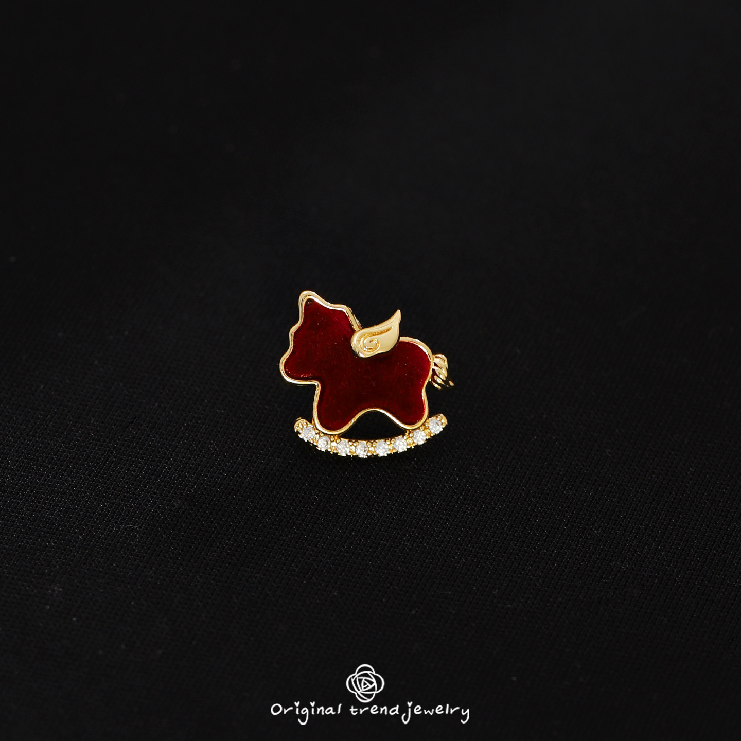 红色植绒生肖小马胸针女可爱精致领口防走光扣高级感别针固定衣服,饰品/流行首饰/时尚饰品新,胸针,淘宝优惠券,粉丝福利购,淘宝优惠卷