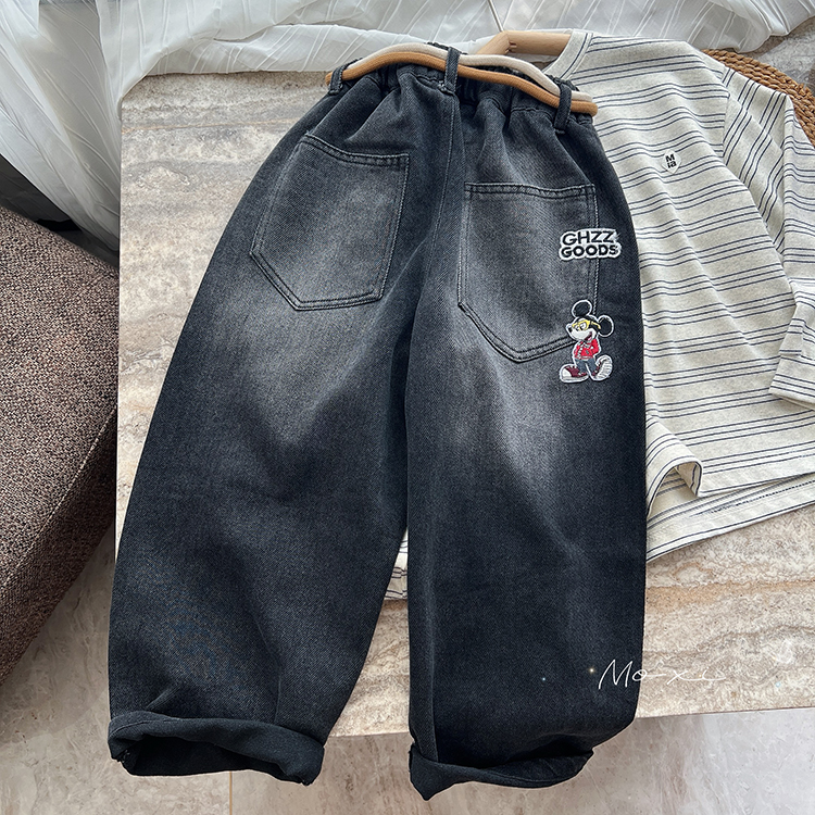 男孩秋季宽松牛仔裤潮
