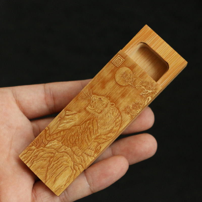十几年玉竹老料东阳名家裘立刚本工精工雕刻虎啸图推盖牙签盒竹雕