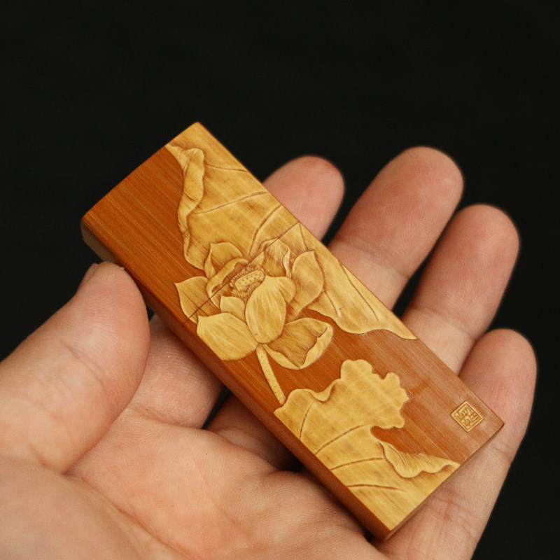 东阳名家戚挺飞本工老玉竹纯手工精工雕刻荷花清莲牙签盒把件
