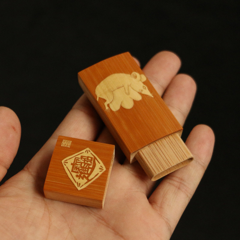 鼠年《招财进宝》东阳名家戚挺飞本工非遗留青雕刻牙签盒文玩把件,特色手工艺,竹编/竹雕,淘宝优惠券,粉丝福利购,淘宝优惠卷