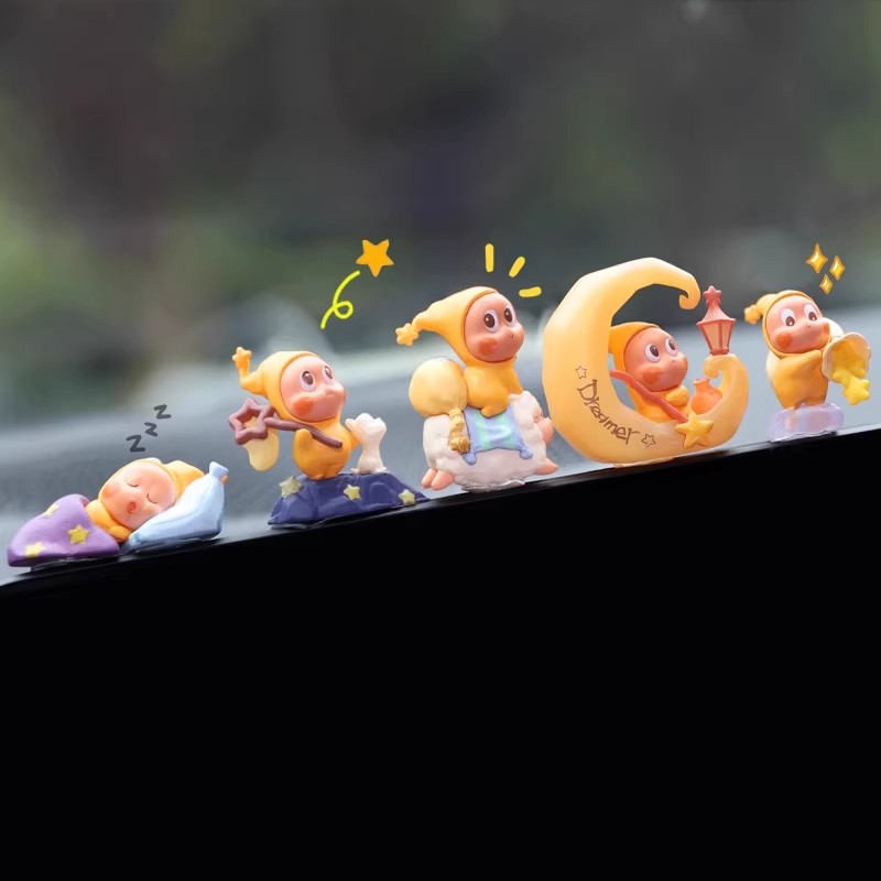 2025新款星星人车载摆件汽车中控台显示屏幕车内装饰品公仔可爱女