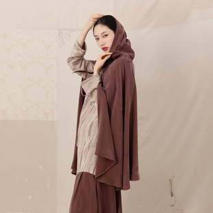 大拙城市海岸美学穿搭简洁优雅松弛感艺术系铜氨丝带帽披肩251211