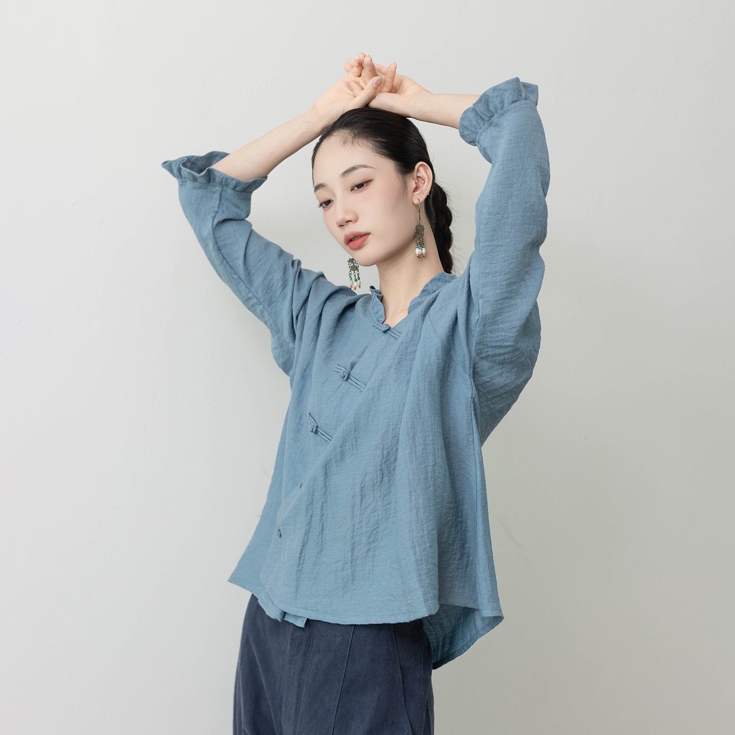 大拙清冷感穿衣穿搭盘扣宽松衬衫