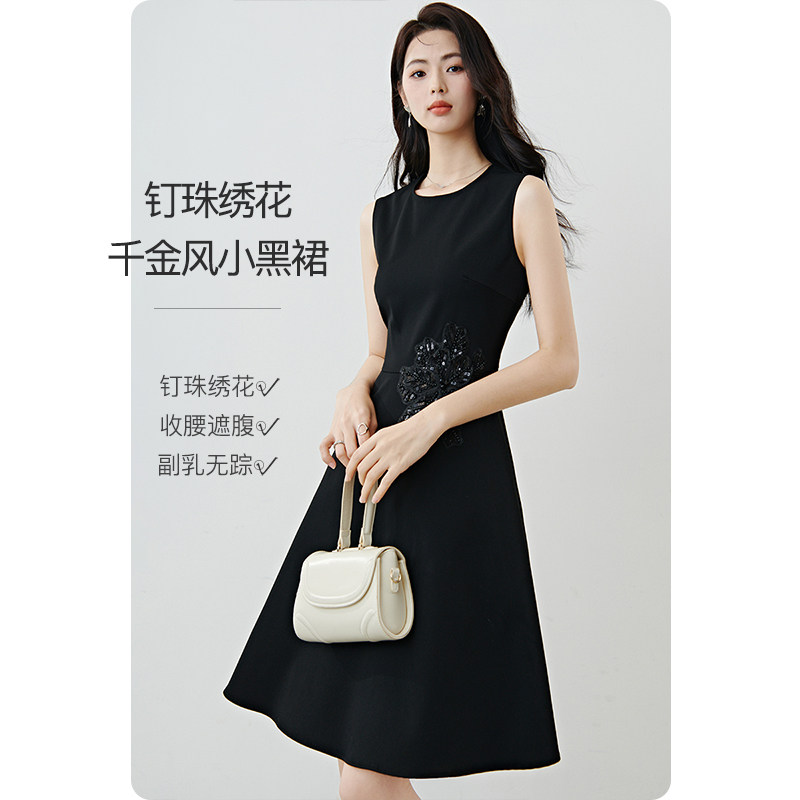 晚白2026年春新款圆领重工绣花钉珠小个子礼服裙赫本风无袖连衣裙