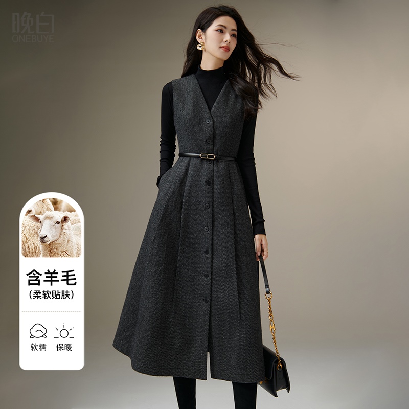 晚白绵羊毛V领收腰连衣裙