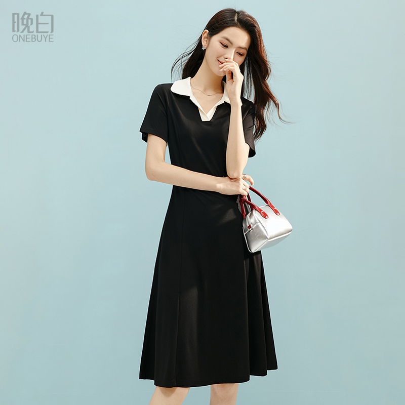 晚白高腰大摆弹力连衣裙