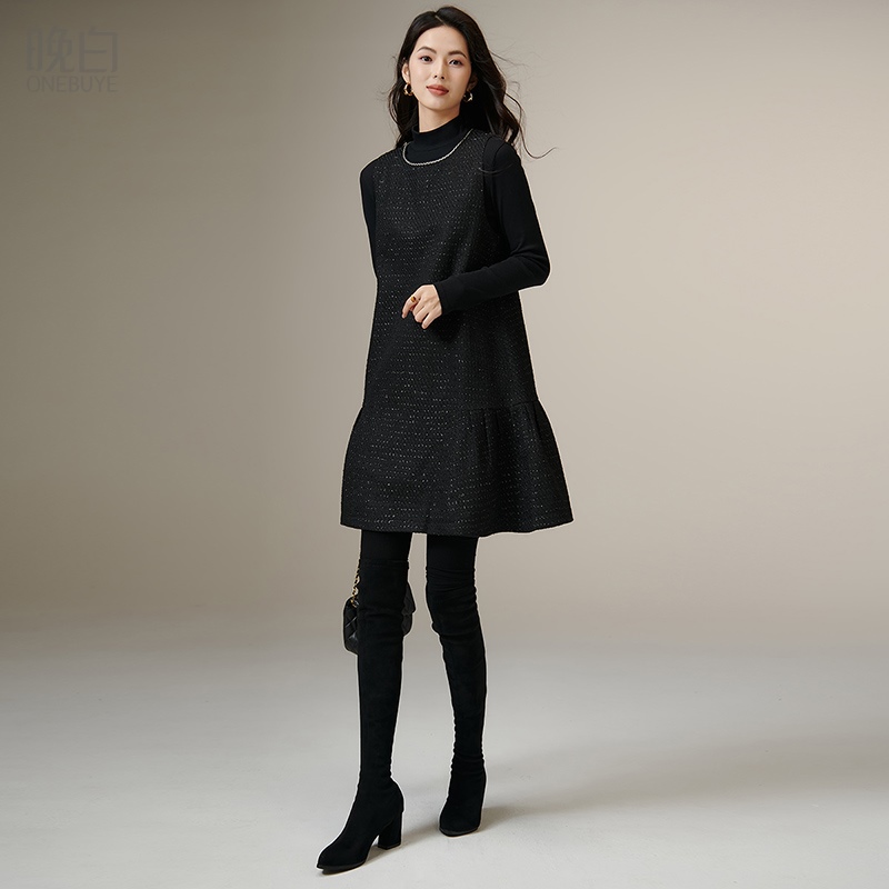 晚白亮丝小香风无袖连衣裙