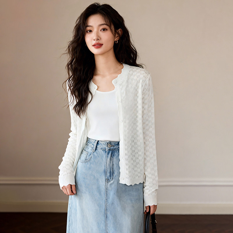 晚白2026年春新款经典圆领开衫时尚镂空提花舒适百搭大码针织衫女