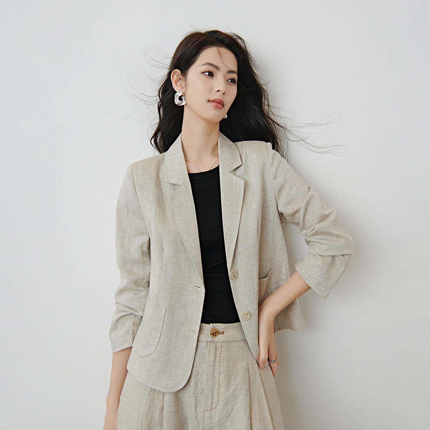 晚白2026秋季新款莱赛尔上衣通勤西服小个子亚麻休闲西装外套女