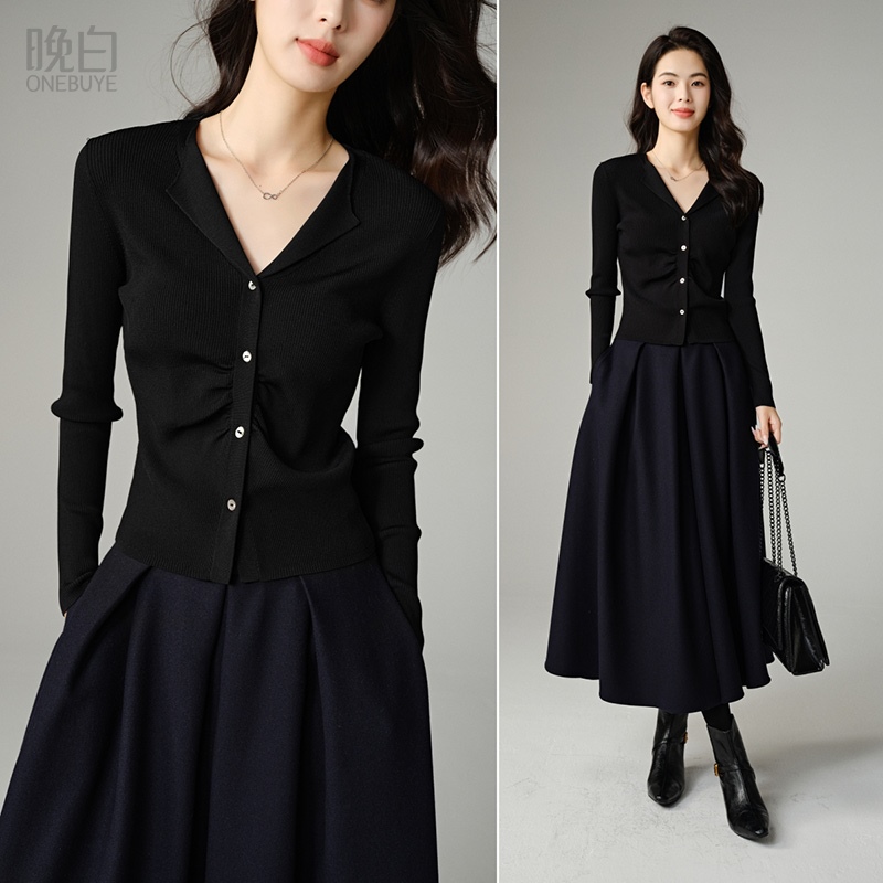 晚白纯色高弹V领修身针织衫