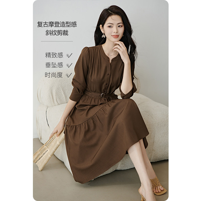 晚白2026年春新摩卡棕显白小V领衬衫裙空气褶裙摆廓形显瘦连衣裙