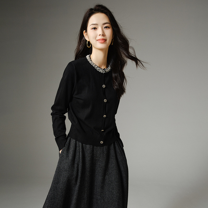 晚白纯色高弹花边立领羊毛衫