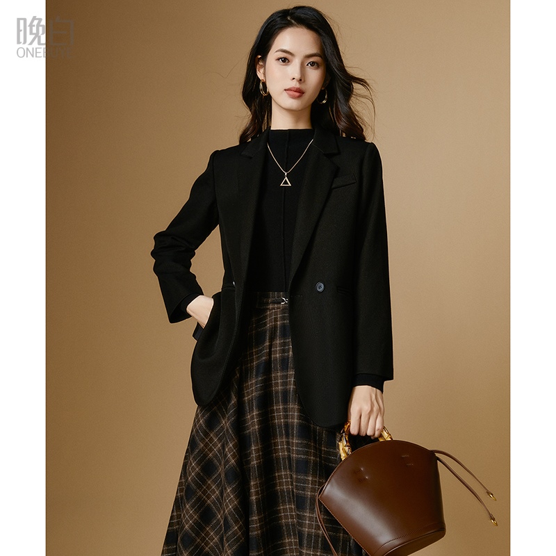 晚白2025春装新款简约纯色西服时尚通勤休闲OL西装外套女