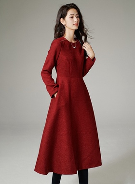 晚白2025年秋冬新款时尚简约新年裙子气质喜庆红色收腰长袖连衣裙