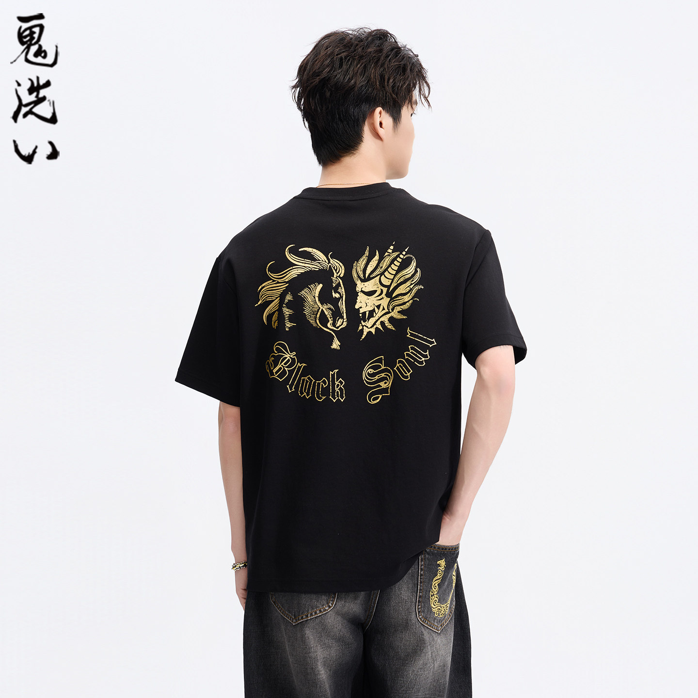 ONIARAI/鬼洗26春季新品黑金拓印风马纹线条分割短袖T男 B840293