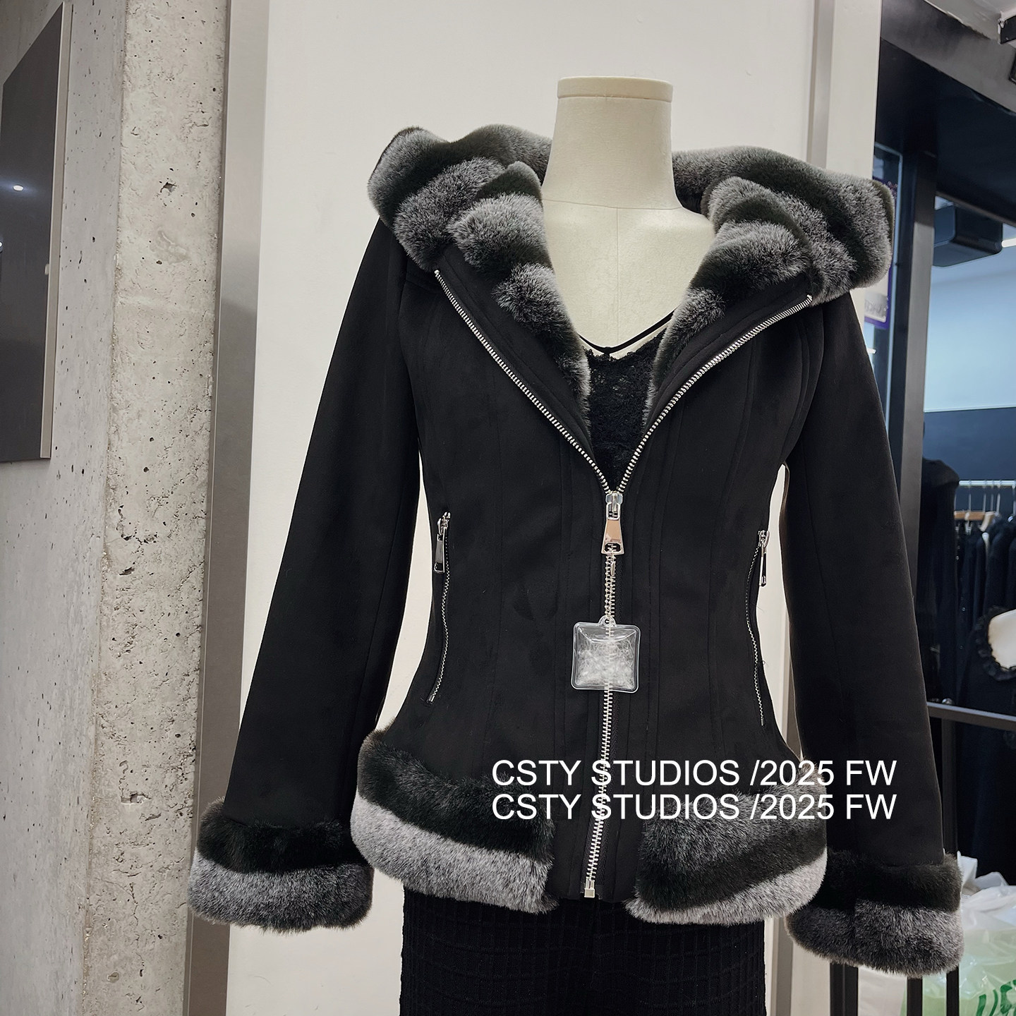 时髦复古连帽收腰羽绒内胆鹿皮绒外套女秋冬新黑色仿龙猫拼接上衣,女装/女士精品,短外套,淘宝优惠券,粉丝福利购,淘宝优惠卷