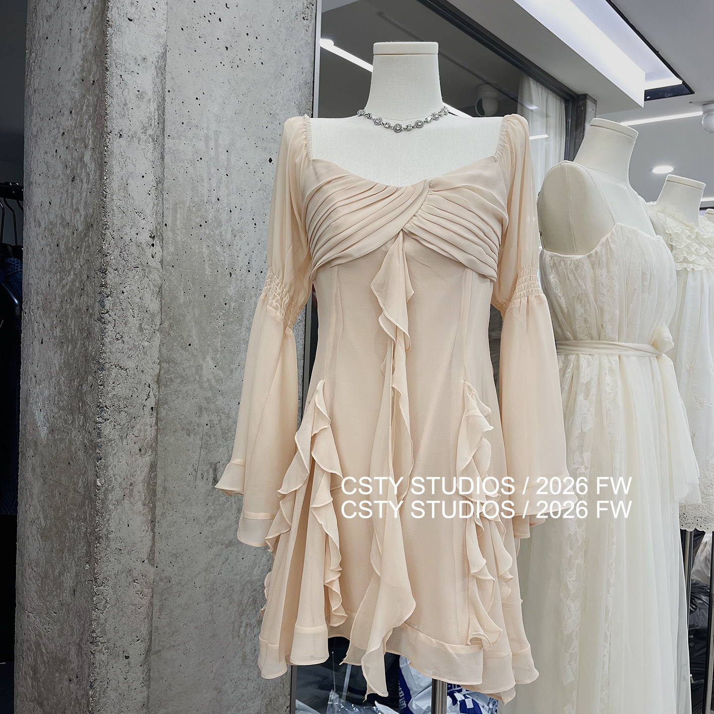 法式浪漫风喇叭袖雪纺连衣裙女春夏收腰荷叶边显瘦气质长袖短裙潮