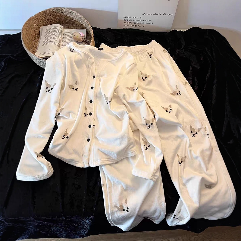 可爱法斗狗印花亲肤德绒睡衣女冬