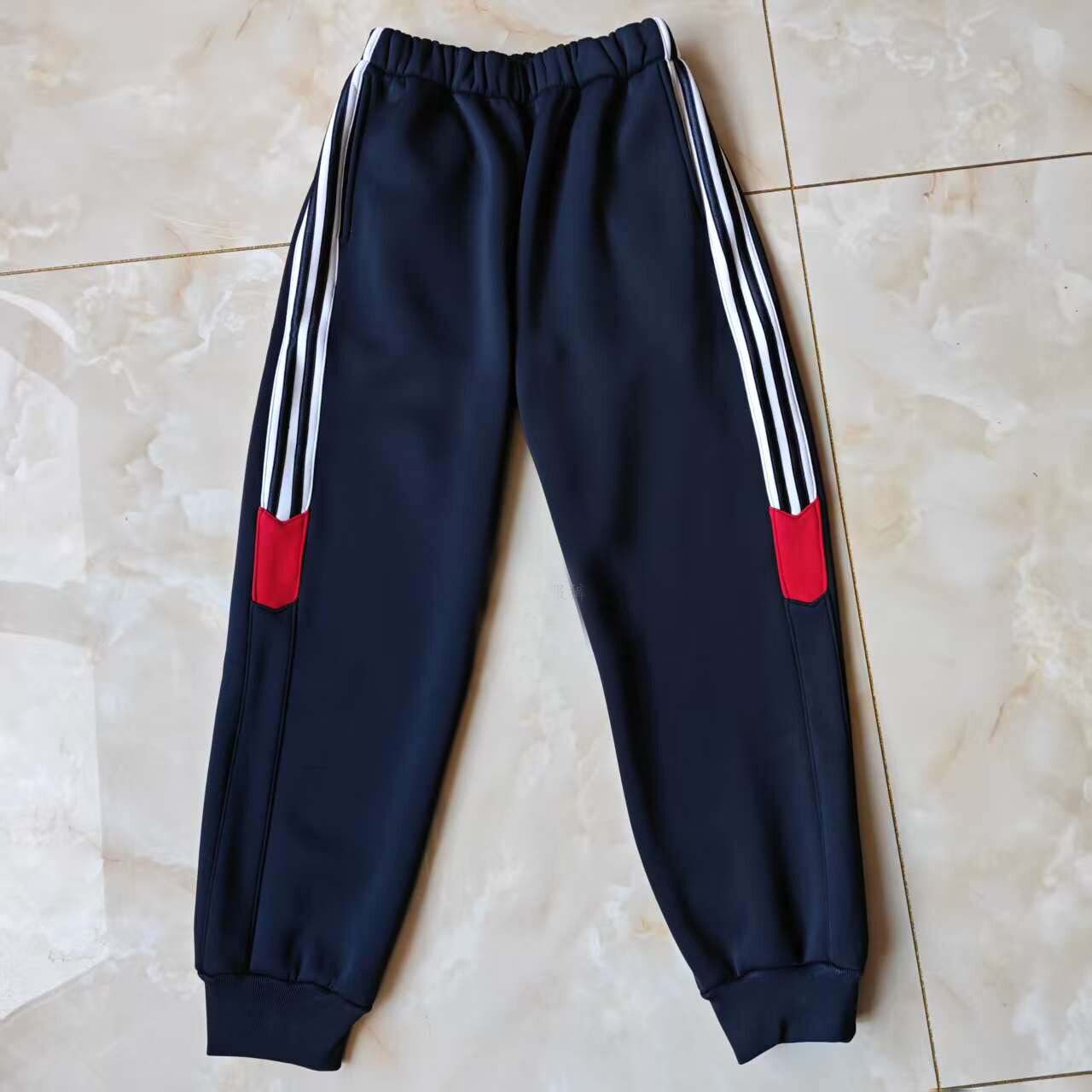 订做咸阳市古渡中心小学深蓝校服运动裤子束口侧边三道白杠拼红条