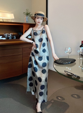 Q109夏季新款显瘦复古减龄设计感百搭御姐风波点气质吊带连衣裙